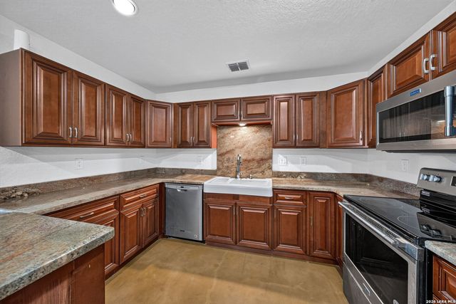 4044 W Fm 476, Poteet, TX 78065