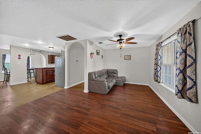 4044 W Fm 476, Poteet, TX 78065