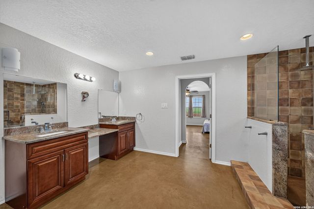 4044 W Fm 476, Poteet, TX 78065