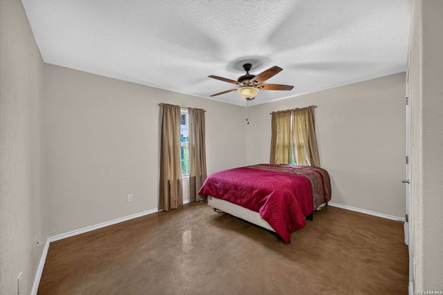 4044 W Fm 476, Poteet, TX 78065