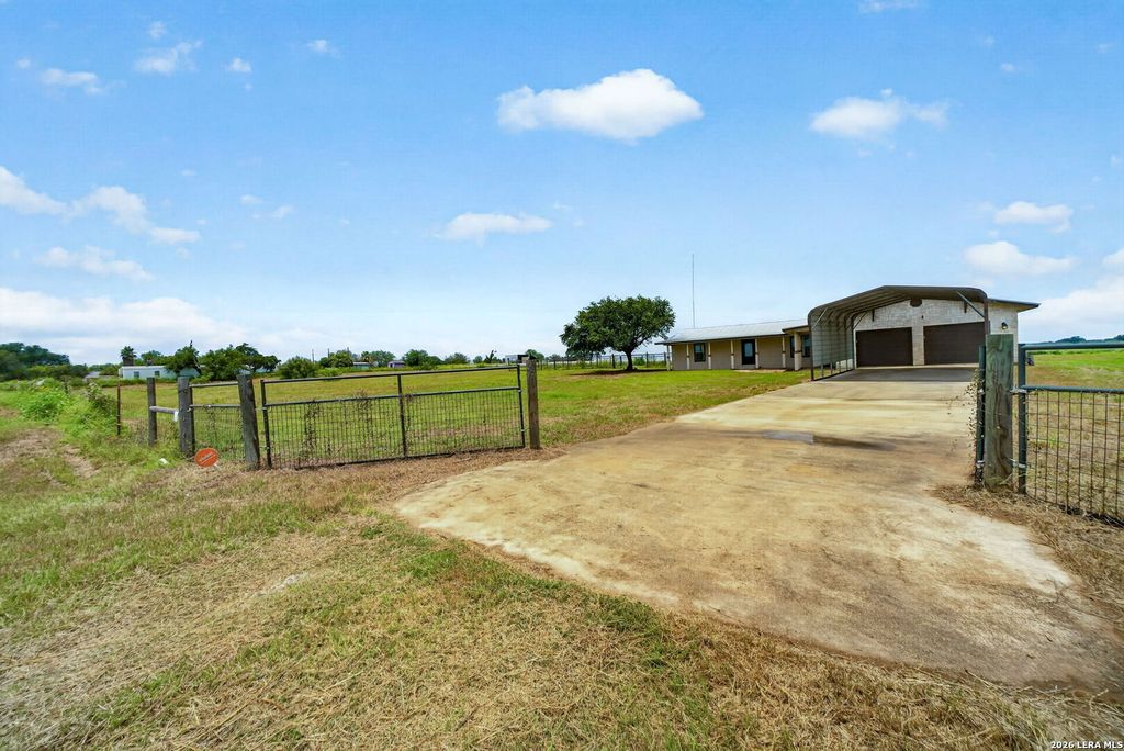 4044 W Fm 476, Poteet, TX 78065