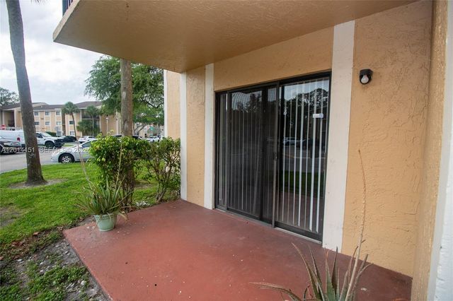 9491 S Palm Cir S 101, Pembroke Pines, FL 33025
