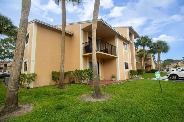 9491 S Palm Cir S 101, Pembroke Pines, FL 33025