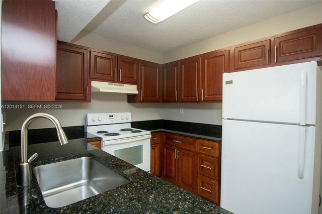 9491 S Palm Cir S 101, Pembroke Pines, FL 33025