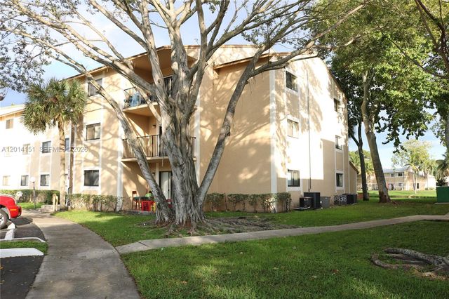 9491 S Palm Cir S 101, Pembroke Pines, FL 33025