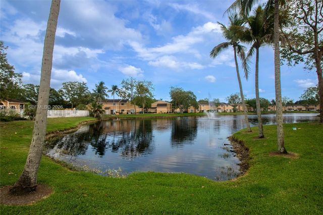 9491 S Palm Cir S 101, Pembroke Pines, FL 33025