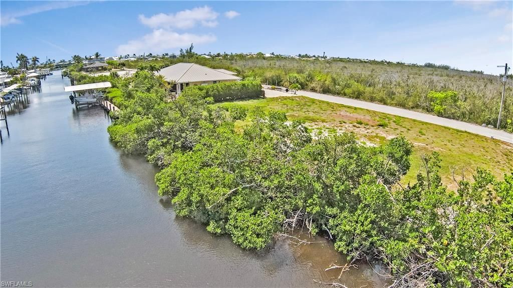 2807 Cussell DR, ST. JAMES CITY, FL 33956 — photo 4