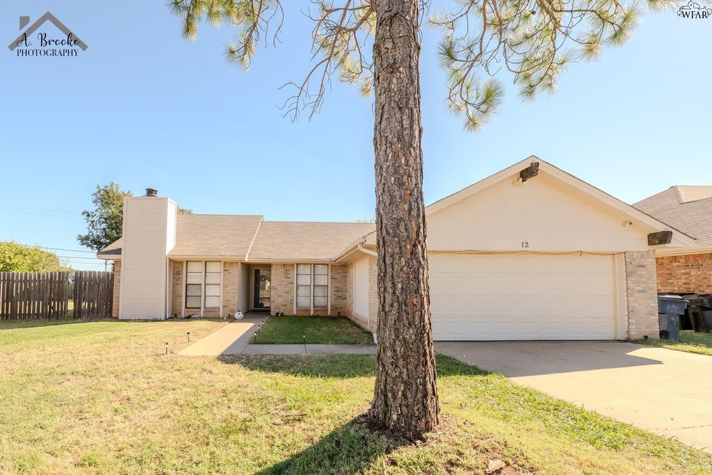 12 COLONIAL DRIVE, Wichita Falls, TX 76306