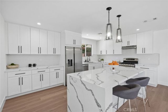 23701 Califa, Los Angeles, CA 91367