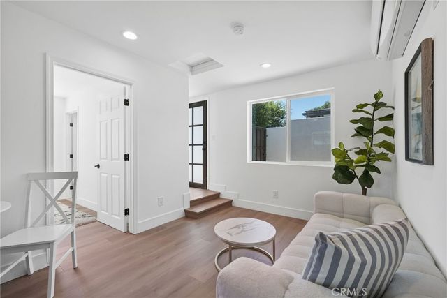 23701 Califa, Los Angeles, CA 91367
