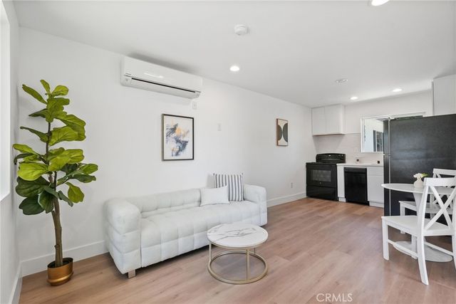 23701 Califa, Los Angeles, CA 91367