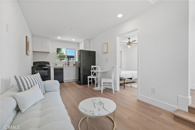 23701 Califa, Los Angeles, CA 91367