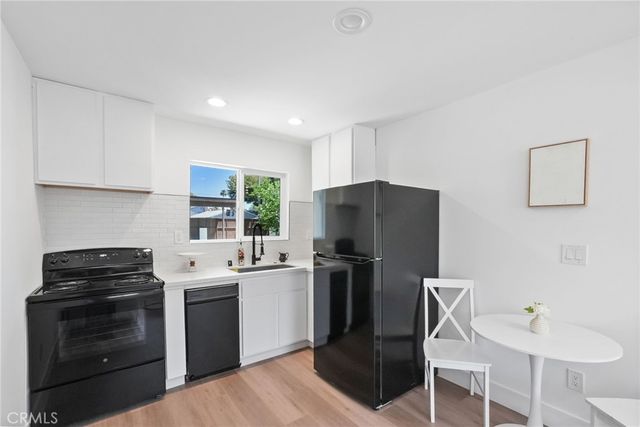 23701 Califa, Los Angeles, CA 91367