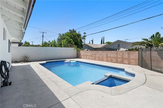 23701 Califa, Los Angeles, CA 91367