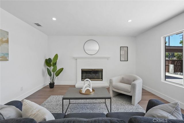 23701 Califa, Los Angeles, CA 91367