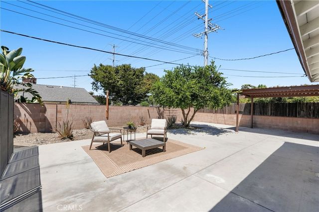 23701 Califa, Los Angeles, CA 91367