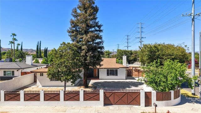 23701 Califa, Los Angeles, CA 91367