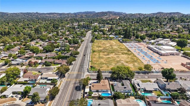 23701 Califa, Los Angeles, CA 91367