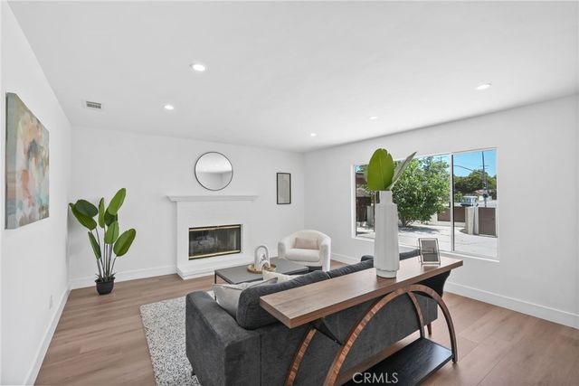 23701 Califa, Los Angeles, CA 91367