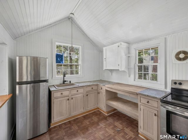69 River Road, Clinton, CT 06413