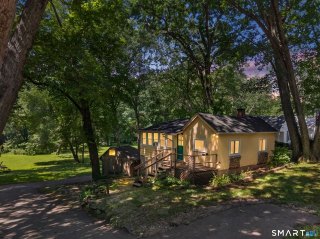 69 River Road, Clinton, CT 06413