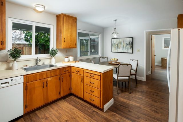 1933 Golden Way, Mountain View, CA 94040