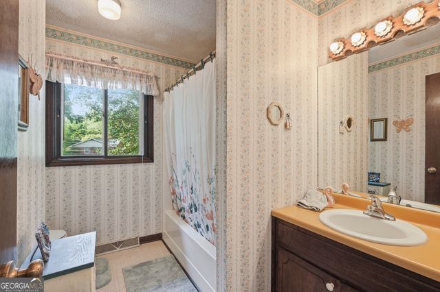 33 Cherokee Hills Lane, Toccoa, GA 30577