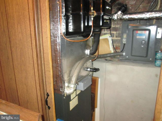 1043 WALNUT ST, Reading, PA 19601