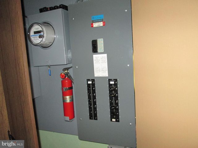 1043 WALNUT ST, Reading, PA 19601