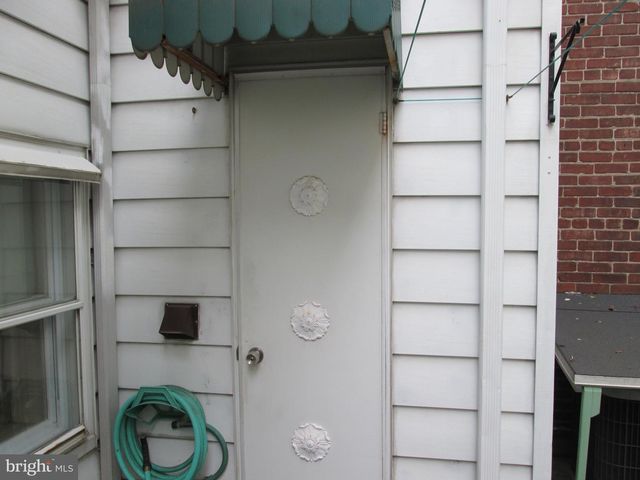 1043 WALNUT ST, Reading, PA 19601