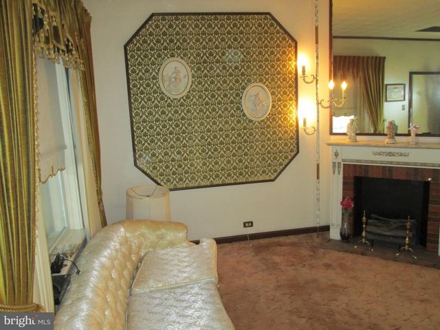 1043 WALNUT ST, Reading, PA 19601