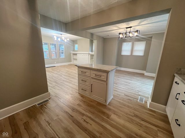 702 N Grant Avenue, Indianapolis, IN 46201