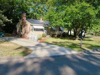 20 Meadowbrook Drive, Easthampton, MA 01027