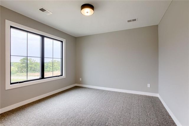 1989 Longview Drive, Liberty, MO 64068