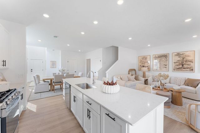 4030 Hayward Avenue N, Oakdale, MN 55025