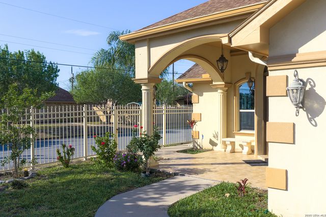 898 Chapman St, San Benito, TX 78586