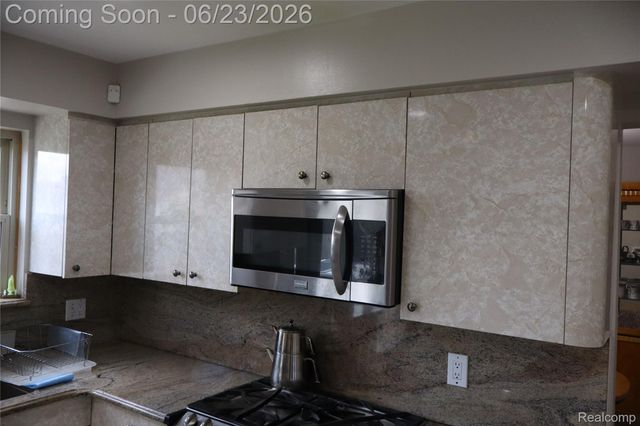 39552 Forbes Drive, Sterling Heights, MI 48310