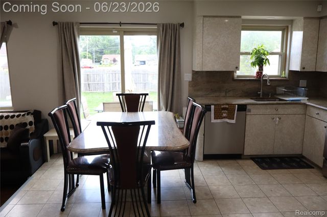 39552 Forbes Drive, Sterling Heights, MI 48310