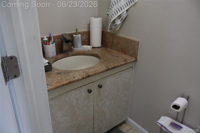 39552 Forbes Drive, Sterling Heights, MI 48310