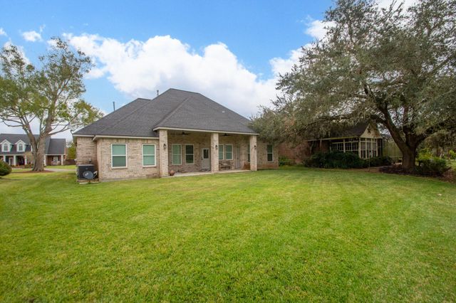 2190 Riverside Drive, West Columbia, TX 77486
