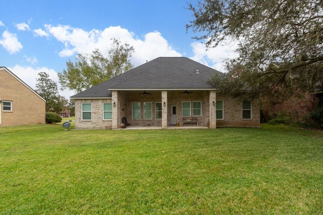 2190 Riverside Drive, West Columbia, TX 77486