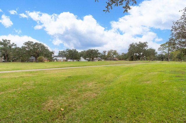 2190 Riverside Drive, West Columbia, TX 77486