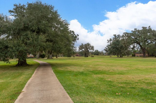 2190 Riverside Drive, West Columbia, TX 77486