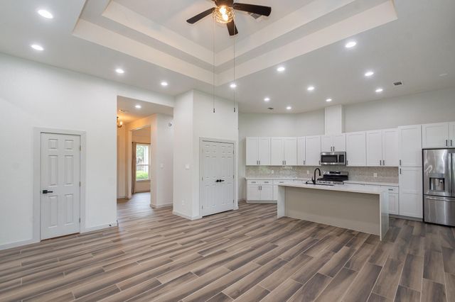 2190 Riverside Drive, West Columbia, TX 77486