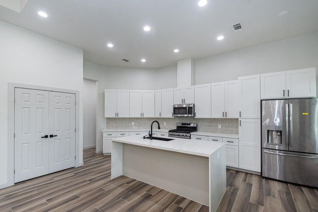 2190 Riverside Drive, West Columbia, TX 77486