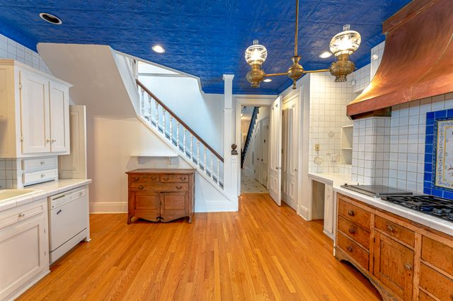 614 Chapel Street, New Haven, CT 06511