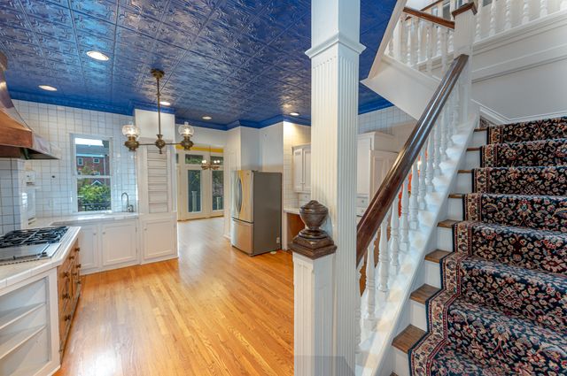 614 Chapel Street, New Haven, CT 06511