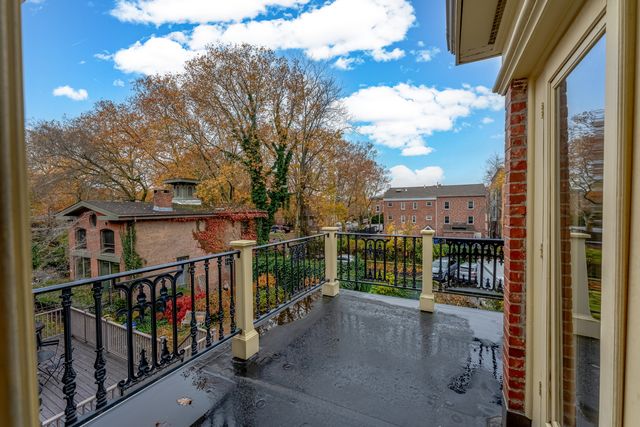 614 Chapel Street, New Haven, CT 06511