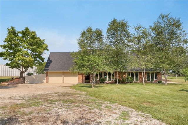 28605 E 239th Street, Harrisonville, MO 64701