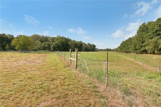 28605 E 239th Street, Harrisonville, MO 64701